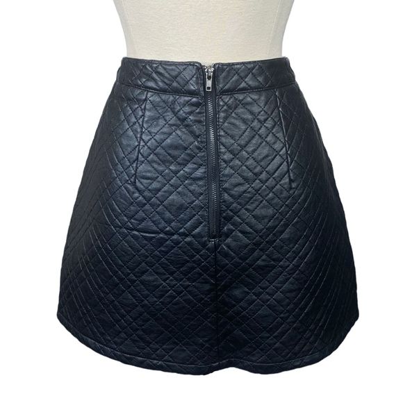 Forever 21 Black Quilted Faux Leather Mini Skirt - Size Small - Picture 5 of 6